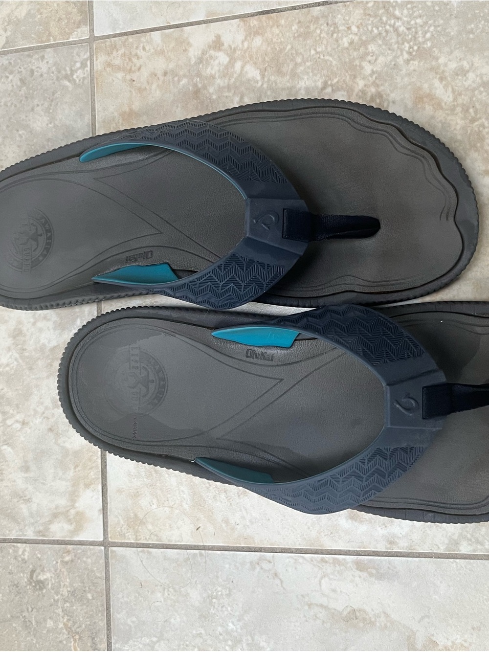 OluKai Men’s Navy and Teal Flip-Flop Sandals - Picture 4 of 8